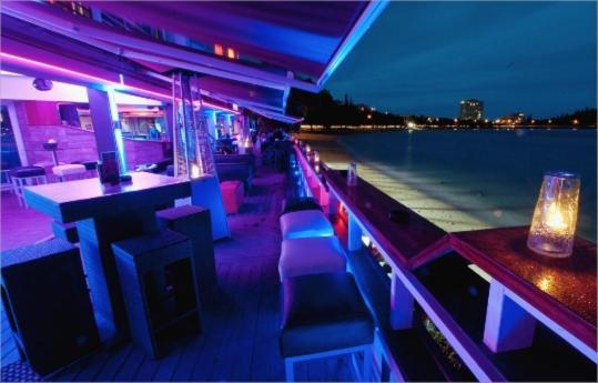 A 50M De La Plage Et Des Bars De La Baie Des Citrons Nouméa Extérieur photo